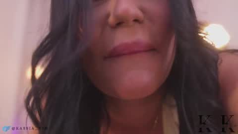 Snapshot of kassia_kim chatting on April 2026 04:37:01 AM Kassia online show from April 2026 04:37:01 AM