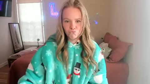 Snapshot of kassykitty29 chatting on December 2024 09:48:01 PM Kitty Kat online show from December 2024 09:48:01 PM