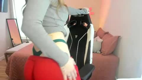 Snapshot of kassykitty29 chatting on December 2024 10:37:01 PM Kitty Kat online show from December 2024 10:37:01 PM