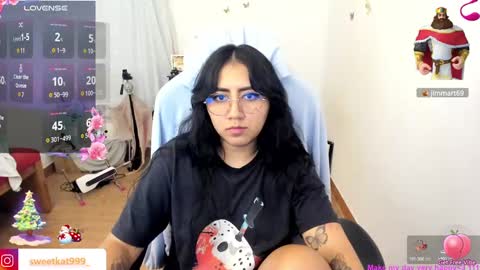 Snapshot of kat_ly_chan chatting on December 2024 07:11:01 PM Kat online show from December 2024 07:11:01 PM