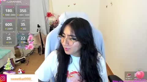 Snapshot of kat_ly_chan chatting on December 2024 04:14:02 PM Kat online show from December 2024 04:14:02 PM