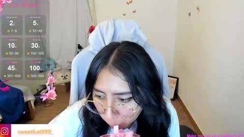 Snapshot of kat_ly_chan chatting on February 2025 12:33:02 PM Kat online show from February 2025 12:33:02 PM