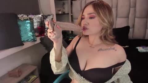 K A T A  H O O T online show from October 2025 03:39:02 AM