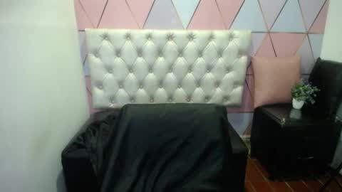 katalina santana25 online show from September 2025 07:04:01 PM