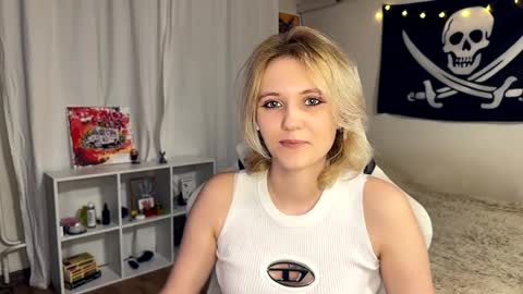 Snapshot of katelyncygrymus chatting on March 2026 04:08:01 PM Elwyna online show from March 2026 04:08:01 PM