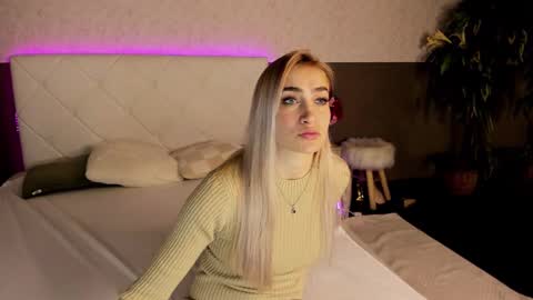 KateOwyns online show from December 2024 01:14:01 PM