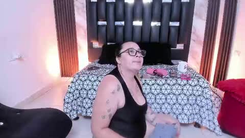 Snapshot of katherina_diaz chatting on May 2026 02:42:01 AM Katherina online show from May 2026 02:42:01 AM