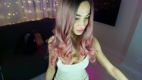 Snapshot of katherinepinke chatting on December 2024 06:09:02 PM katherinepinke online show from December 2024 06:09:02 PM