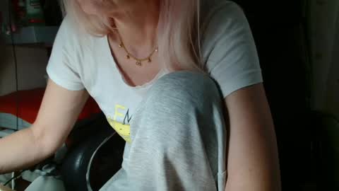 Snapshot of kathleenedwards chatting on June 2026 01:22:01 PM Kathleen online show from June 2026 01:22:01 PM