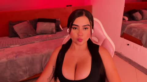 Snapshot of katia_bigboobs11 chatting on April 2026 07:16:01 PM Katia online show from April 2026 07:16:01 PM