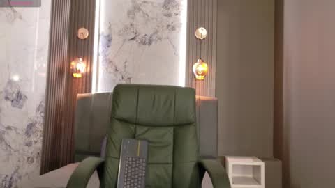 Katia online show from October 2025 11:10:01 AM