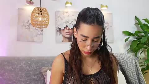 Snapshot of katiecruz_ chatting on June 2026 11:03:01 AM Katie online show from June 2026 11:03:01 AM