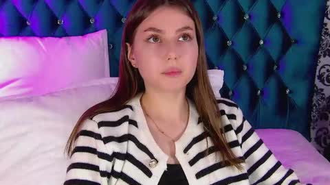 katiereeves online show from November 2025 06:12:01 PM