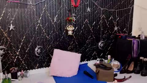 Katt  online show from December 2025 07:33:02 PM