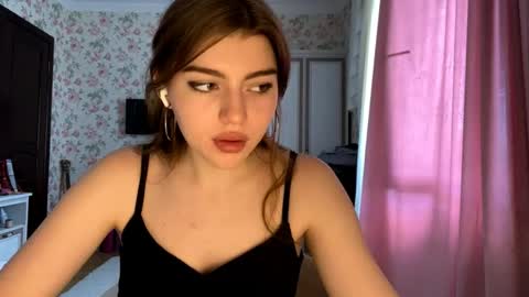 Snapshot of kattiemichelson chatting on June 2026 01:37:01 PM Molly online show from June 2026 01:37:01 PM