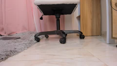 Katty online show from November 2025 07:47:01 PM