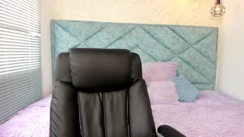 katty_love01 online show from October 2025 07:04:02 PM