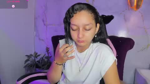 Snapshot of katy_sweet19 chatting on June 2026 10:43:01 AM Katy online show from June 2026 10:43:01 AM