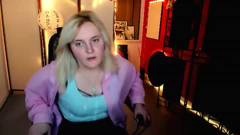Snapshot of katybriggs chatting on June 2026 06:07:02 AM Katy online show from June 2026 06:07:02 AM