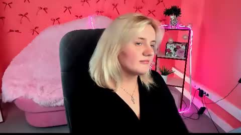 Snapshot of katybriggs chatting on June 2026 06:29:02 AM Katy online show from June 2026 06:29:02 AM