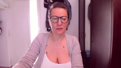 Snapshot of katynextdoor chatting on June 2026 05:42:02 AM Katy online show from June 2026 05:42:02 AM