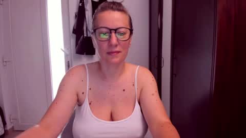Snapshot of katynextdoor chatting on July 2026 05:42:02 AM Katy online show from July 2026 05:42:02 AM