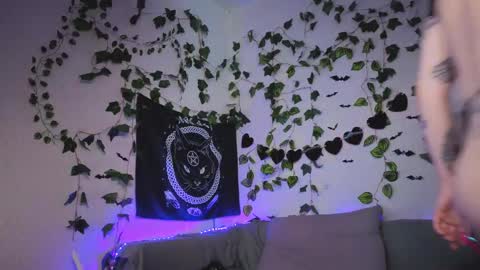 Mia online show from March 2026 07:56:01 AM