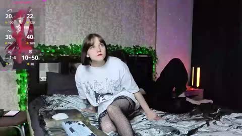 kawaiihornyartists online show from December 2025 06:50:01 AM