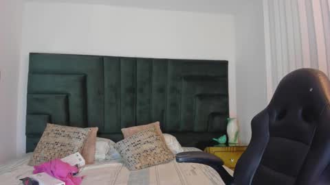 kaylahank online show from November 2025 11:49:01 AM