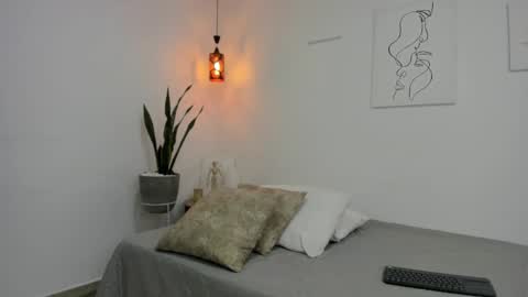      K A Y L A      online show from November 2025 01:37:01 PM