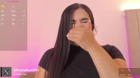 Kayla online show from November 2025 06:45:01 PM