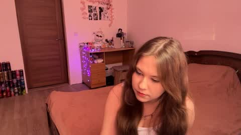 Nyelle online show from May 2026 03:53:02 PM