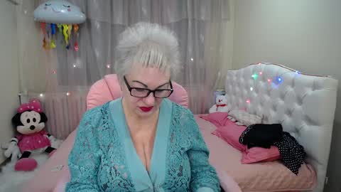 kaylesmoll online show from January 2025 07:45:01 PM
