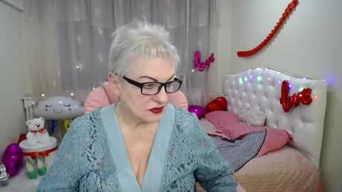 kaylesmoll online show from February 2025 01:48:02 AM