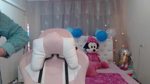 kaylesmoll online show from September 2025 06:30:02 PM