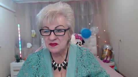 kaylesmoll online show from September 2025 06:42:02 PM