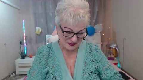 kaylesmoll online show from October 2025 06:49:01 PM