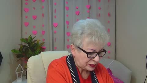 kaylesmoll online show from February 2026 08:01:01 PM