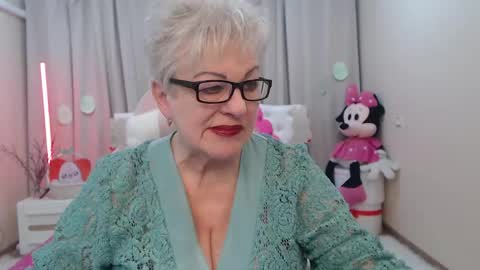 kaylesmoll online show from April 2026 06:56:02 PM