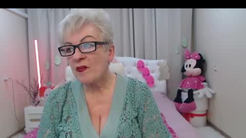 kaylesmoll online show from April 2026 06:59:02 PM