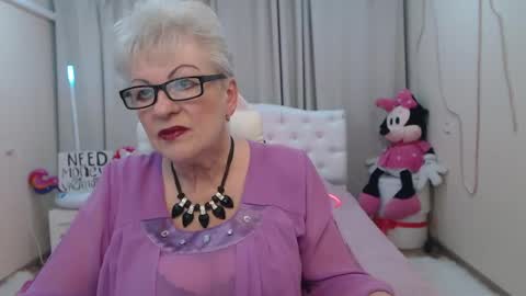 Snapshot of kaylesmoll chatting on May 2026 06:48:01 PM kaylesmoll online show from May 2026 06:48:01 PM