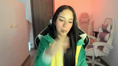 kaylie online show from October 2025 11:03:01 AM