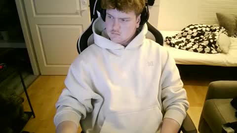 Aatu online show from November 2025 12:06:01 PM