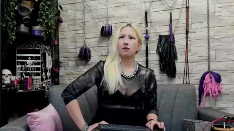 Miss Kazia online show from October 2025 09:13:02 PM