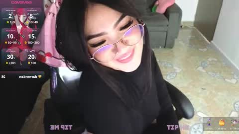 keeiity_moon online show from December 2025 02:45:02 PM