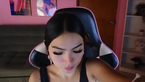 keeiity_moon online show from May 2026 01:38:02 PM