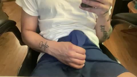 Keesey23 online show from April 2026 02:51:02 AM