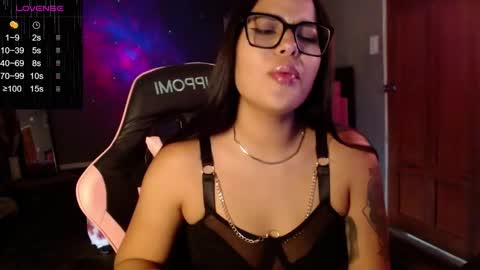 Kimk online show from December 2025 07:10:01 PM