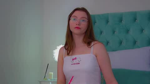 Keira online show from October 2025 06:16:02 PM