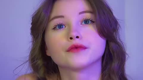 Keira online show from November 2025 07:12:01 PM